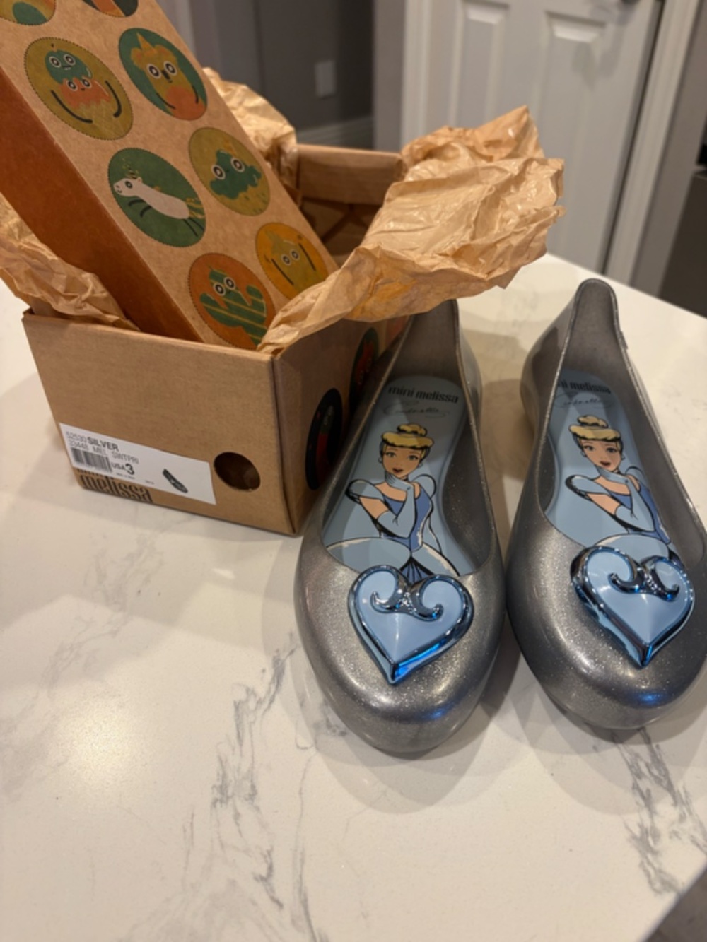 Brand new little girl size 3 Mini Melissa Sweet Love Disney Princess Flat shoes - Picture 2 of 6